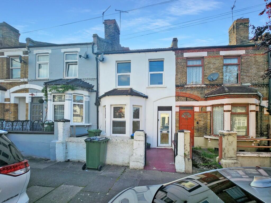 4 bed Mid Terraced House for rent in London. From RE/MAX Vision