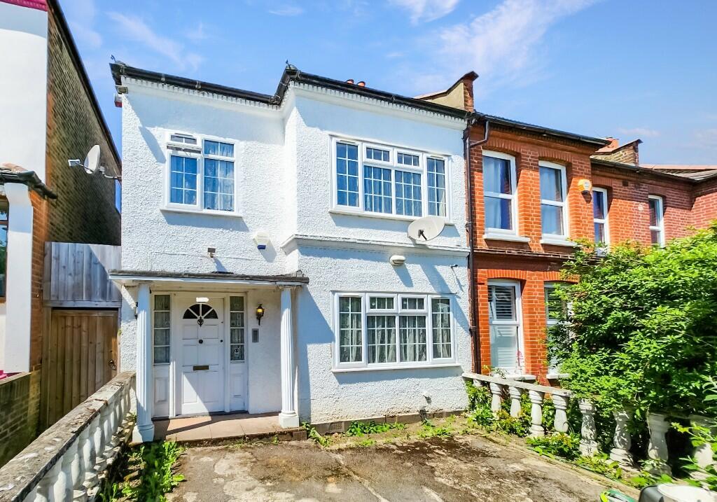 3 bed End Terraced House for rent in London. From RE/MAX Vision
