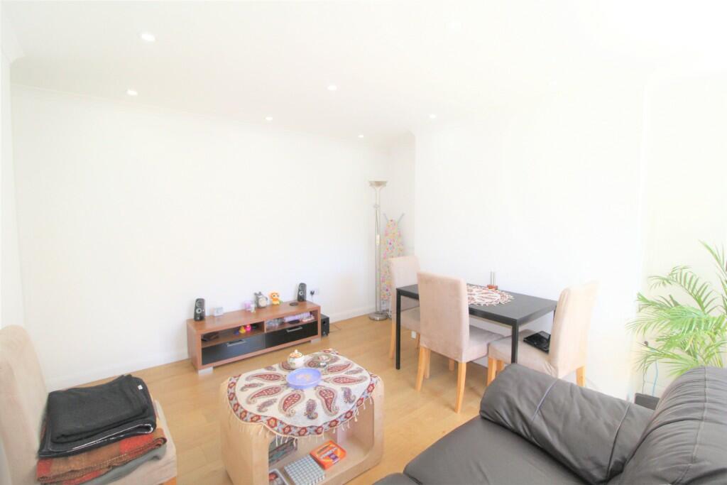 3 bed House (unspecified) for rent in Camberwell. From RE/MAX Vision - London 3 bed House (unspecified) for rent in Camberwell. From RE/MAX Vision - London