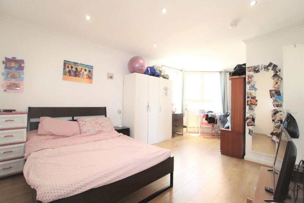 3 bed 1st Floor Flat for rent in London. From RE/MAX Vision - London