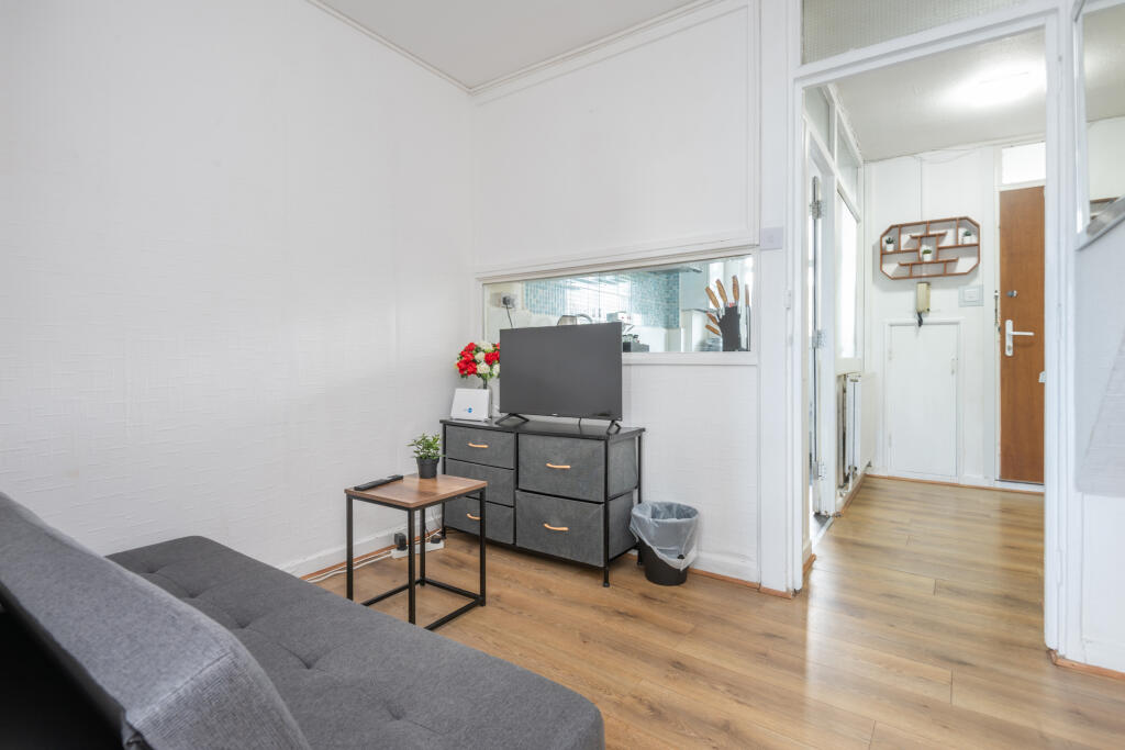3 bed 1st Floor Flat for rent in Bermondsey. From RE/MAX Vision - London