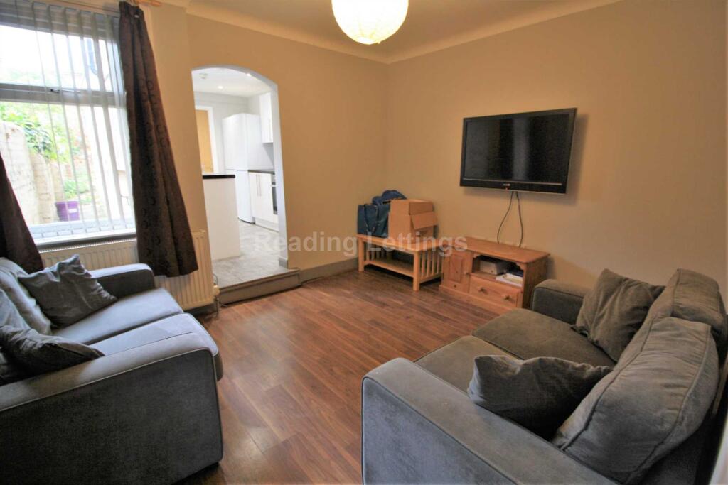 5 bed Mid Terraced House for rent in Reading. From Reading Lettings