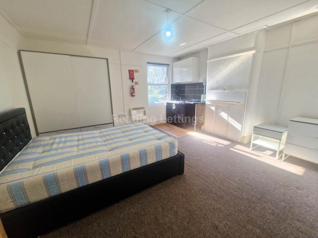 4 bed Studio for rent in Burghfield. From Reading Lettings