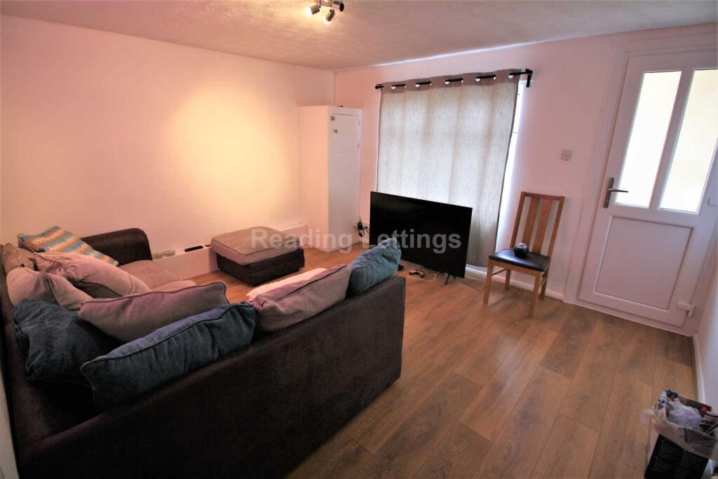 4 bed Mid Terraced House for rent in Reading. From Reading Lettings