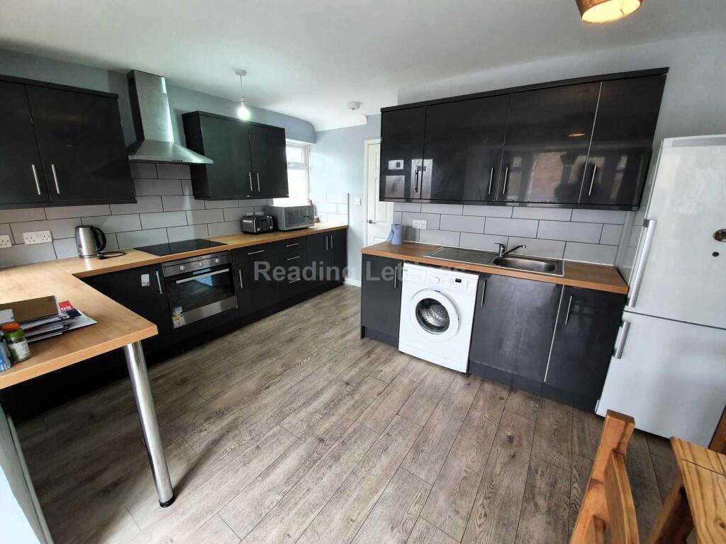 5 bed End of Terrace for rent in Reading. From Reading Lettings