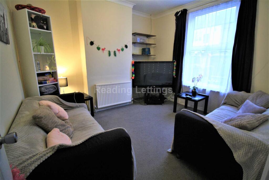 4 bed Mid Terraced House for rent in Reading. From Reading Lettings