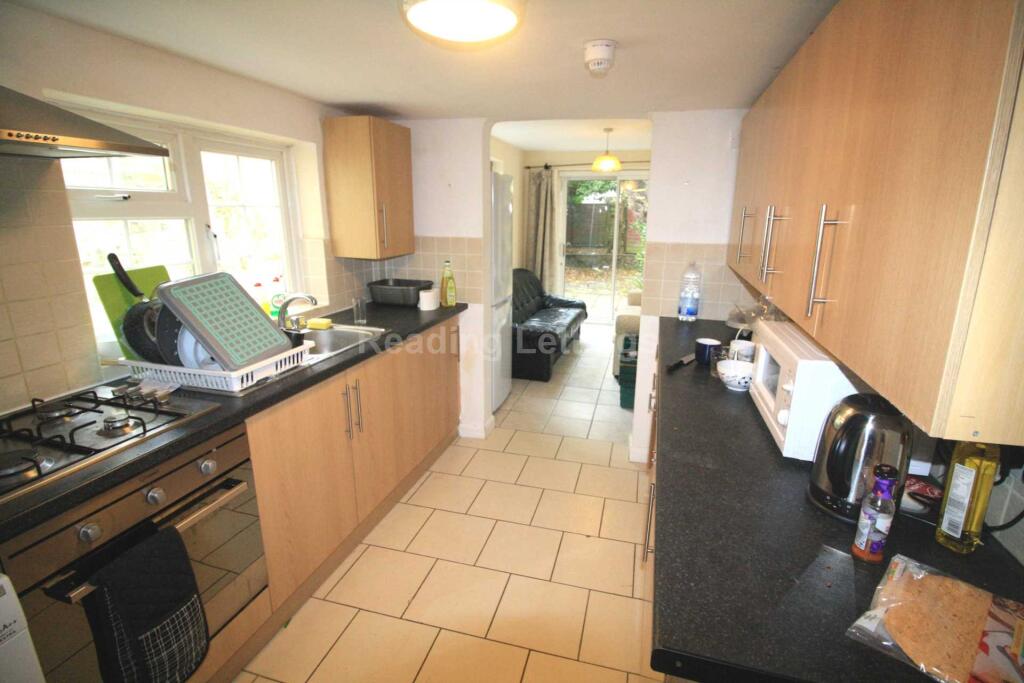 5 bed Detached for rent in Reading. From Reading Lettings