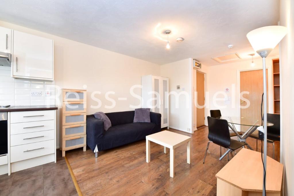 3 bed Apartment for rent in London. From Reiss-Samuels