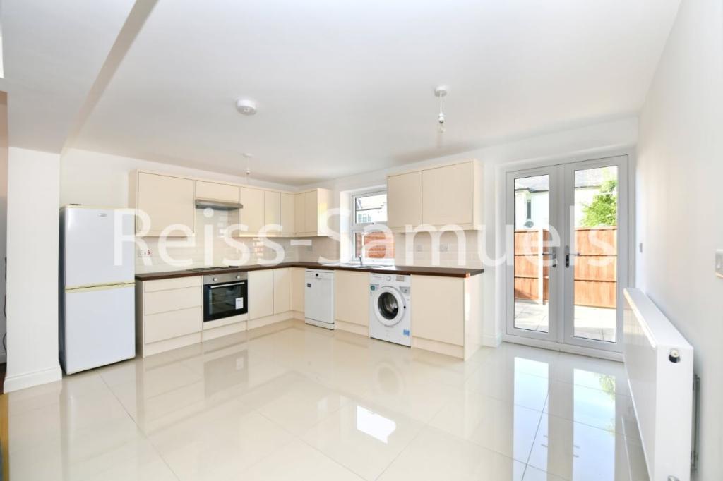 6 bed Terraced for rent in London. From Reiss-Samuels
