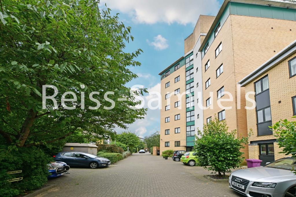 2 bed Flat for rent in London. From Reiss-Samuels