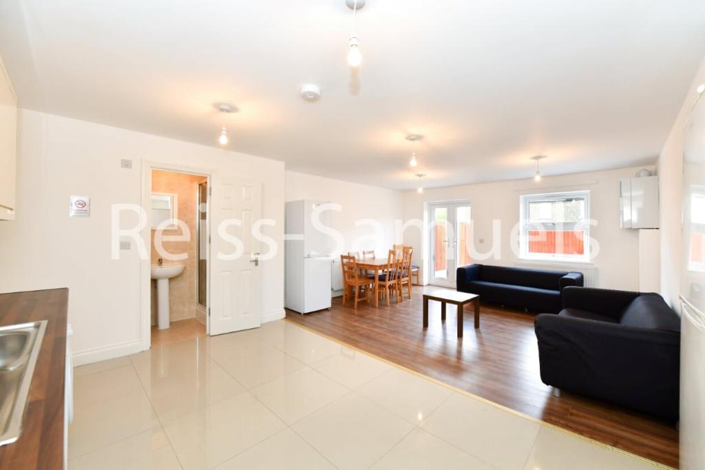 6 bed Town House for rent in London. From Reiss-Samuels