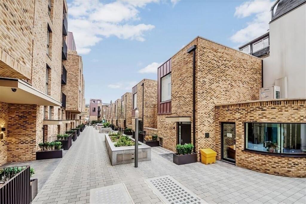 2 bed Apartment for rent in London. From relocate-me.co.uk - London