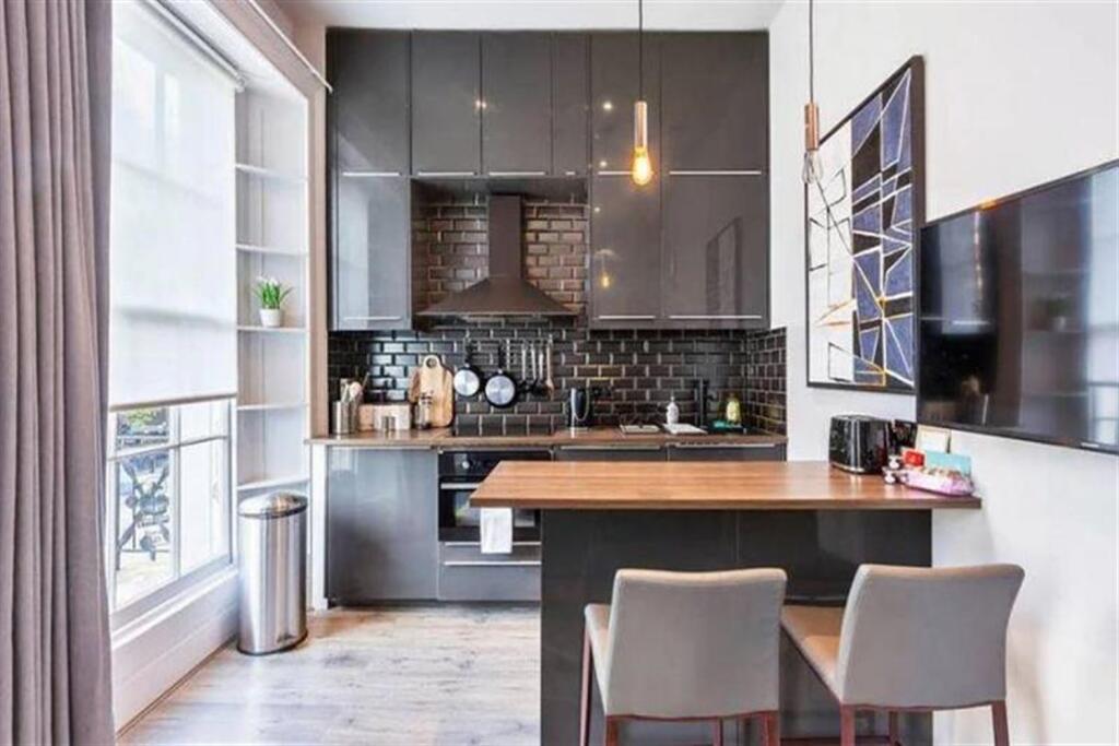 4 bed Apartment for rent in London. From relocate-me.co.uk - London
