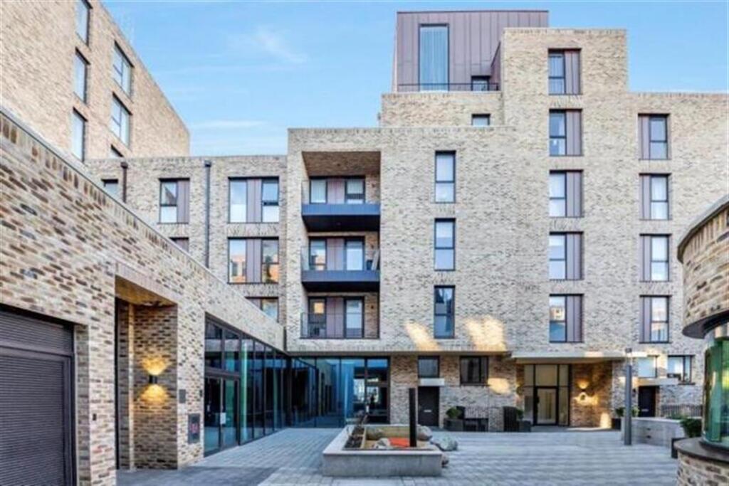 3 bed Apartment for rent in London. From relocate-me.co.uk - London