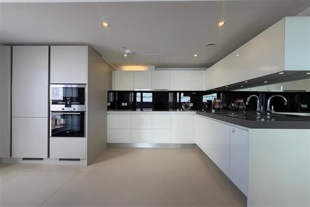 2 bed Apartment for rent in London. From relocate-me.co.uk - London