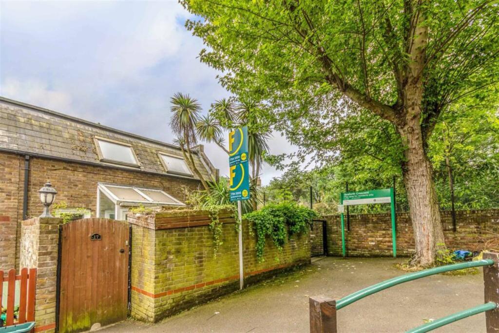 3 bed Apartment for rent in London. From relocate-me.co.uk - London