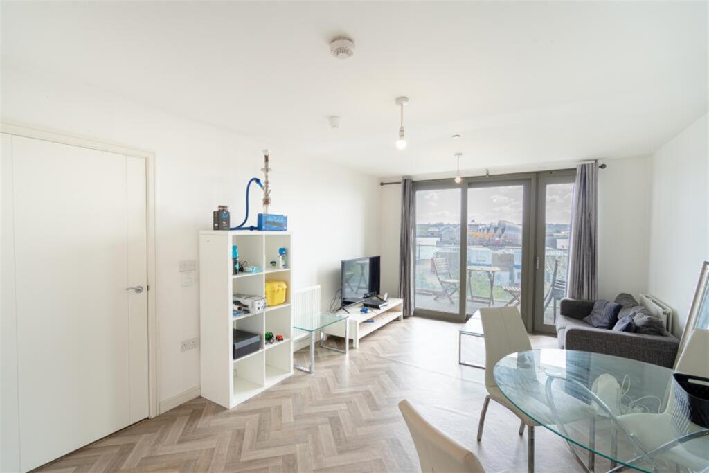 2 bed Apartment for rent in London. From relocate-me.co.uk - London