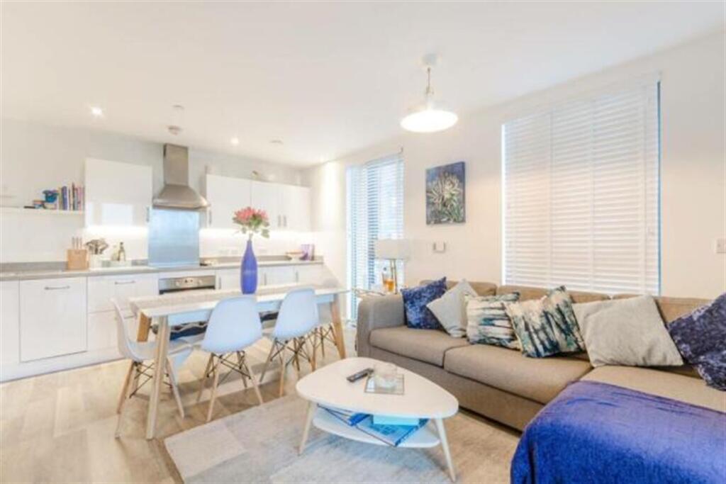 2 bed Apartment for rent in Carshalton. From relocate-me.co.uk - London