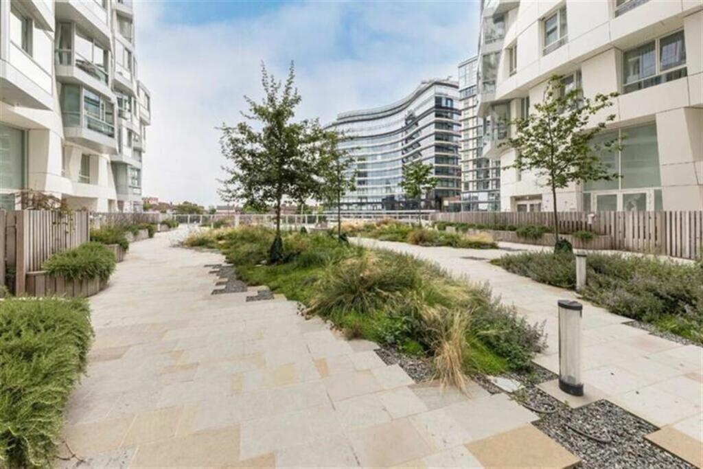 3 bed Apartment for rent in Battersea. From relocate-me.co.uk - London 3 bed Apartment for rent in Battersea. From relocate-me.co.uk - London