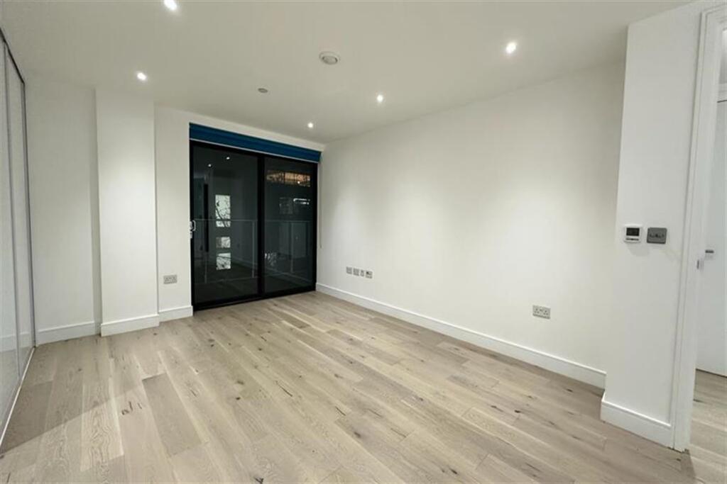 2 bed Apartment for rent in Stepney. From relocate-me.co.uk - London
