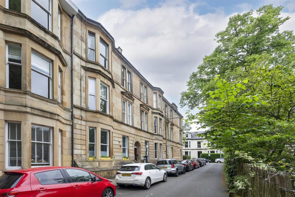 4 bed 1st Floor Flat for rent in Glasgow. From CODA Estates Ltd - Glasgow