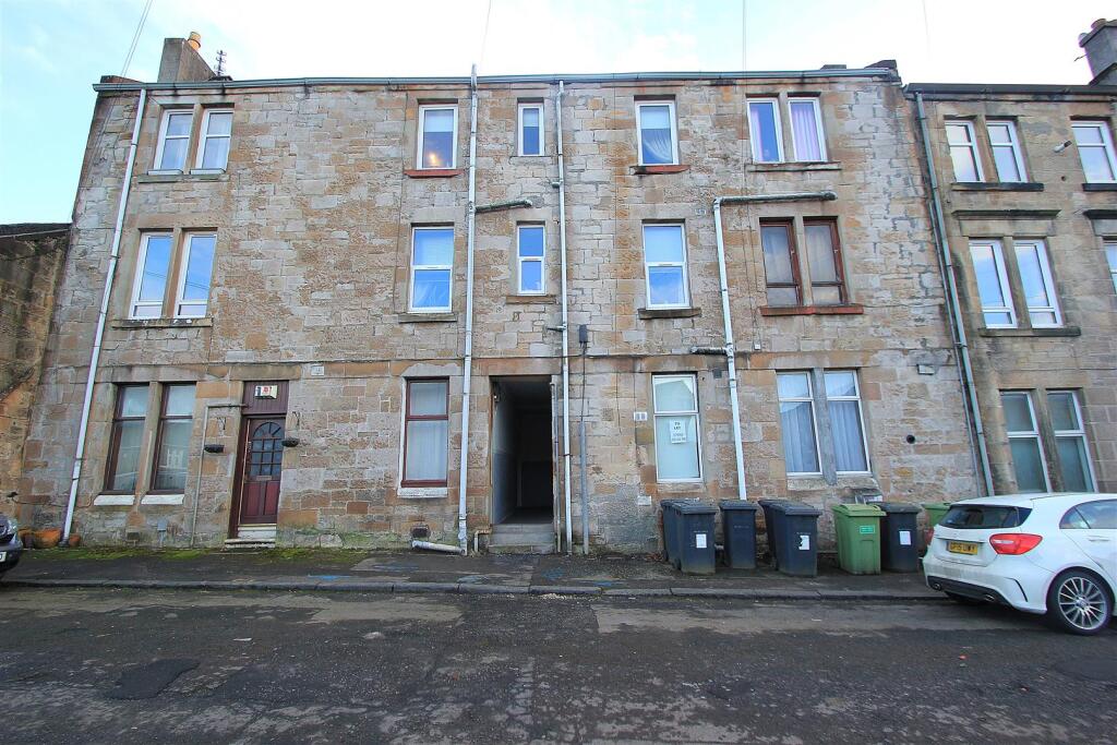 4 bed 1st Floor Flat for rent in Kirkintilloch. From CODA Estates Ltd - Glasgow 4 bed 1st Floor Flat for rent in Kirkintilloch. From CODA Estates Ltd - Glasgow