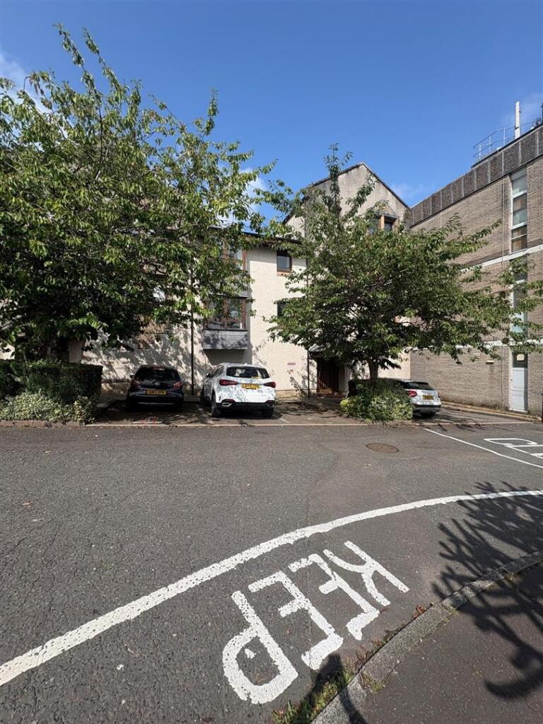 2 bed 1st Floor Flat for rent in Milngavie. From CODA Estates Ltd - Glasgow 2 bed 1st Floor Flat for rent in Milngavie. From CODA Estates Ltd - Glasgow