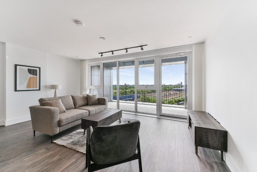 3 bed 1st Floor Flat for rent in . From Right Now Residential