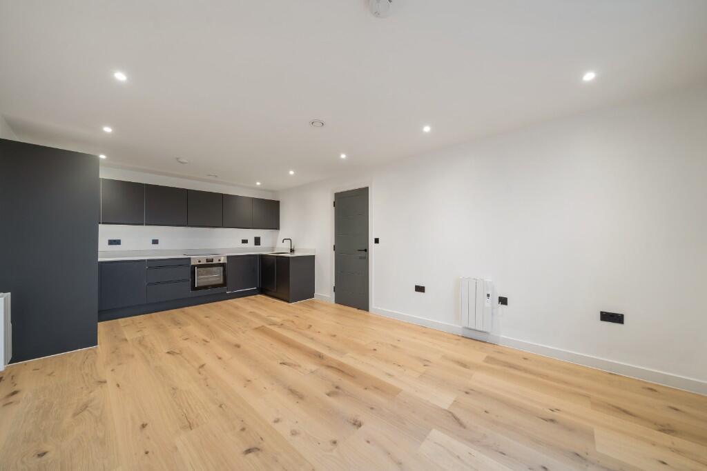 1 bed 1st Floor Flat for rent in London. From Right Now Residential