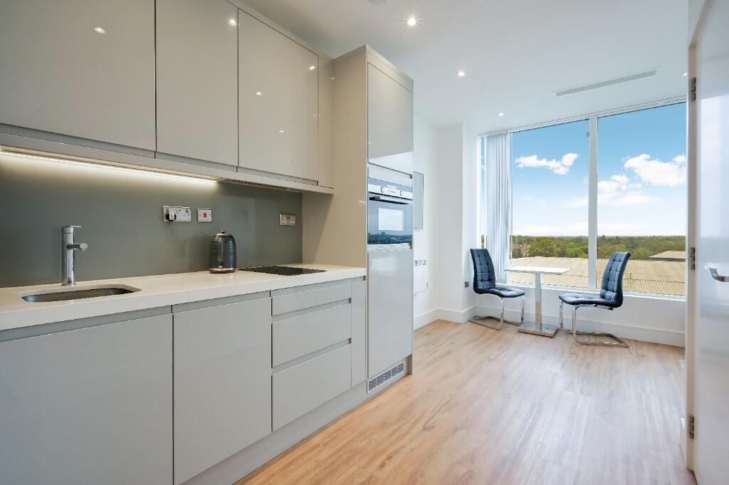 4 bed Studio for rent in Acton. From Right Now Residential 4 bed Studio for rent in Acton. From Right Now Residential