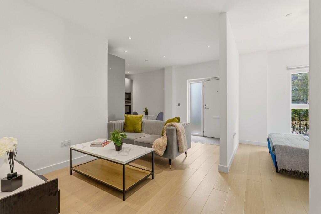 4 bed Studio for rent in Hendon. From Right Now Residential