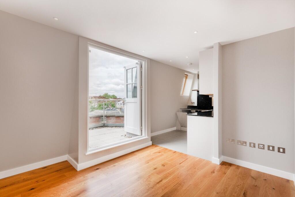 1 bed 1st Floor Flat for rent in London. From Right Now Residential