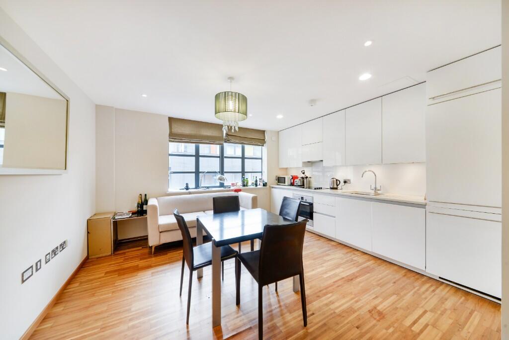 3 bed 1st Floor Flat for rent in London. From Right Now Residential 3 bed 1st Floor Flat for rent in London. From Right Now Residential