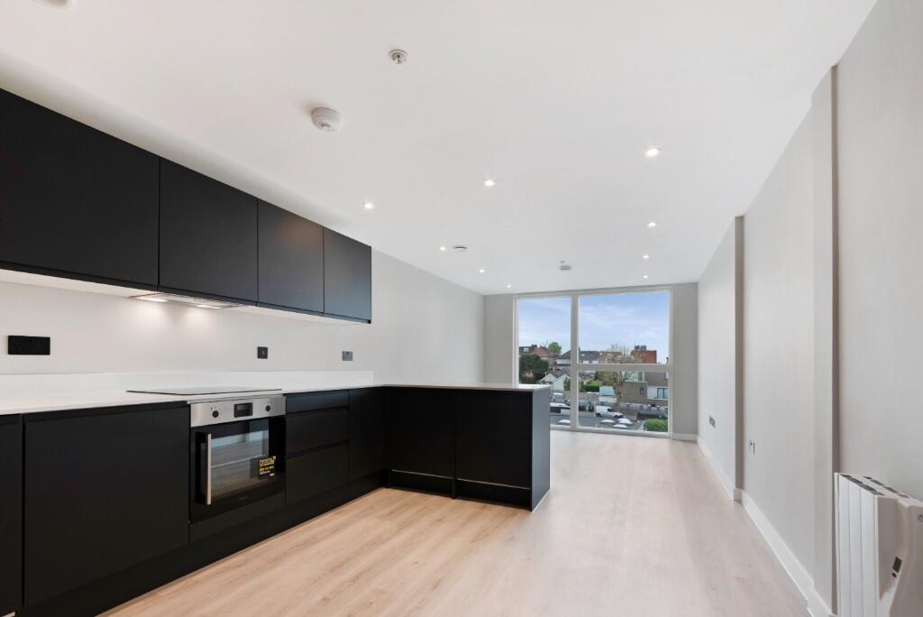3 bed 1st Floor Flat for rent in London. From Right Now Residential