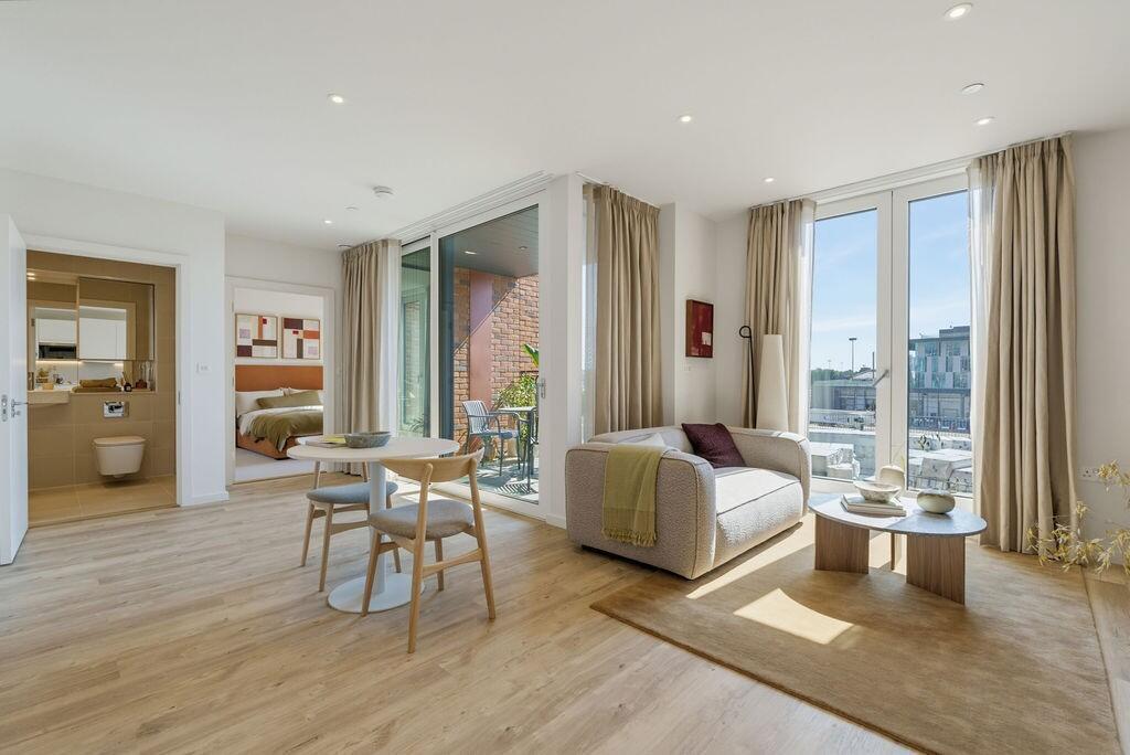 3 bed 1st Floor Flat for rent in Clapham. From Right Now Residential