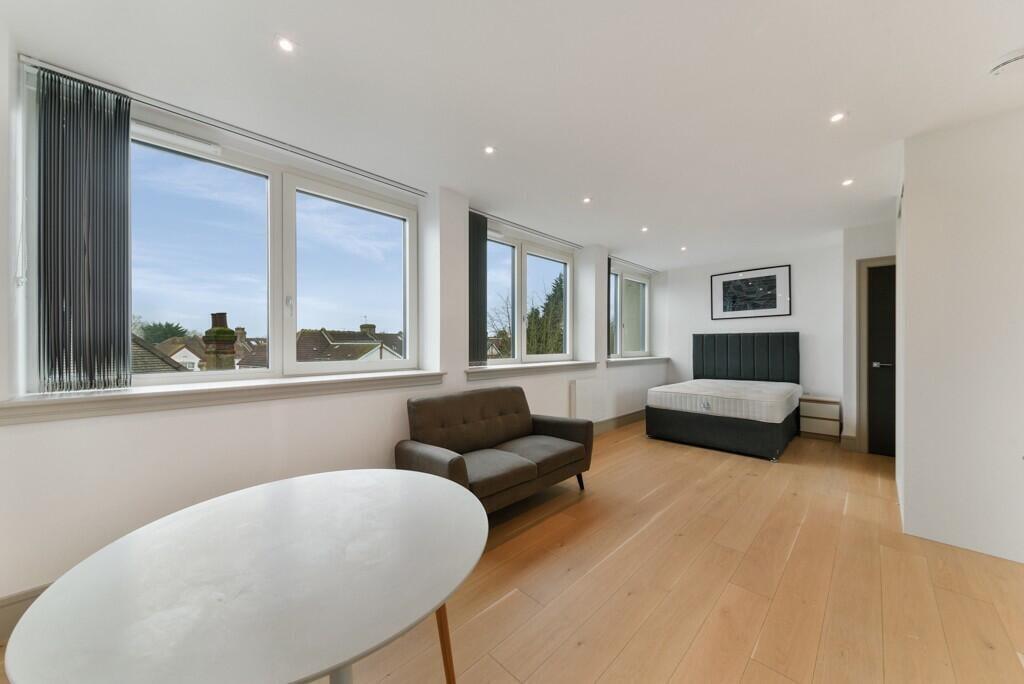 4 bed Studio for rent in Friern Barnet. From Right Now Residential