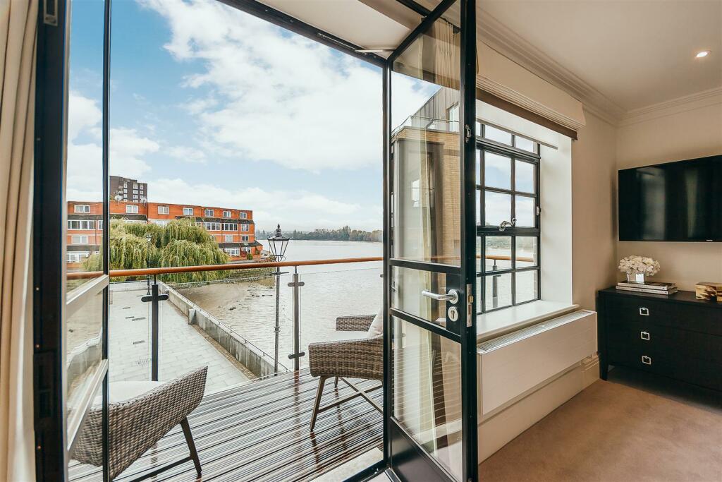 3 bed Penthouse for rent in Hammersmith. From River Homes - West London Office