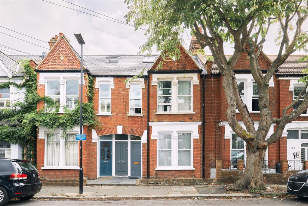 2 bed 1st Floor Flat for rent in Chiswick. From RiverHomes - West London