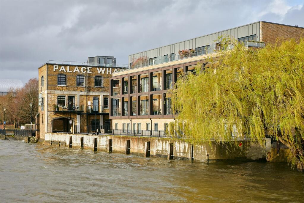 2 bed Apartment for rent in Hammersmith. From RiverHomes - West London 2 bed Apartment for rent in Hammersmith. From RiverHomes - West London