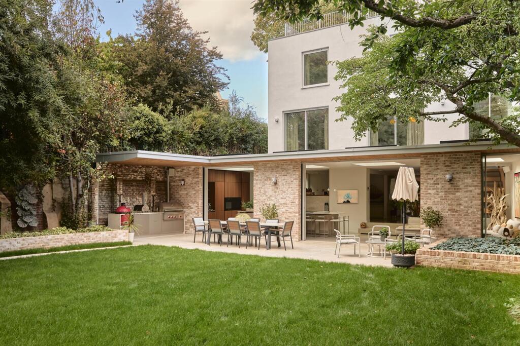 5 bed Detached for rent in Chiswick. From RiverHomes - West London 5 bed Detached for rent in Chiswick. From RiverHomes - West London