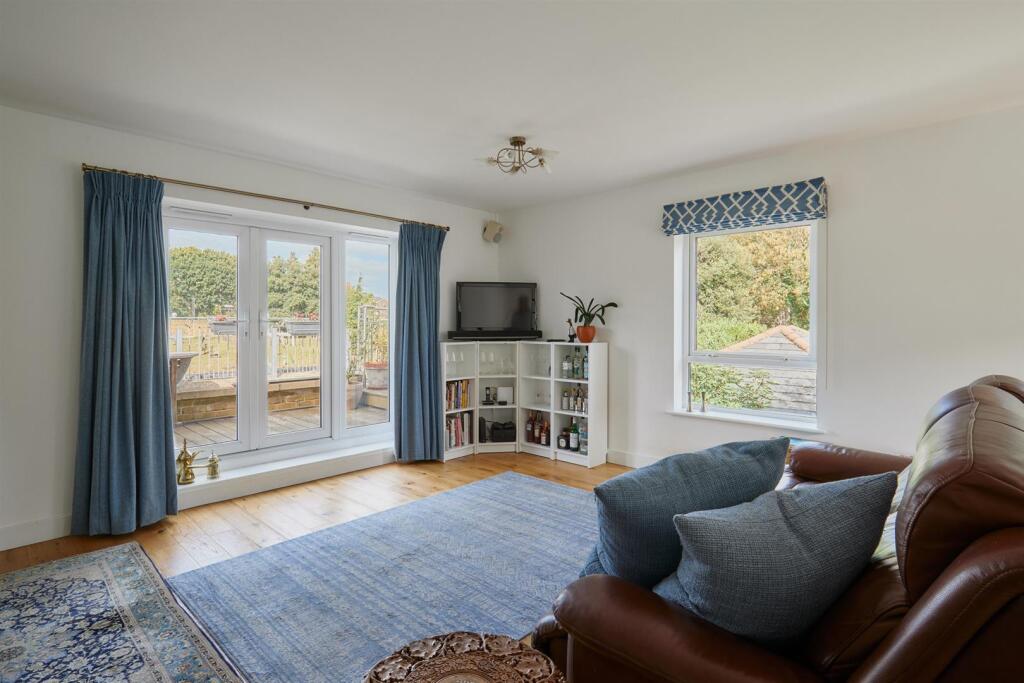 3 bed Semi Detached for rent in Chiswick. From RiverHomes - West London