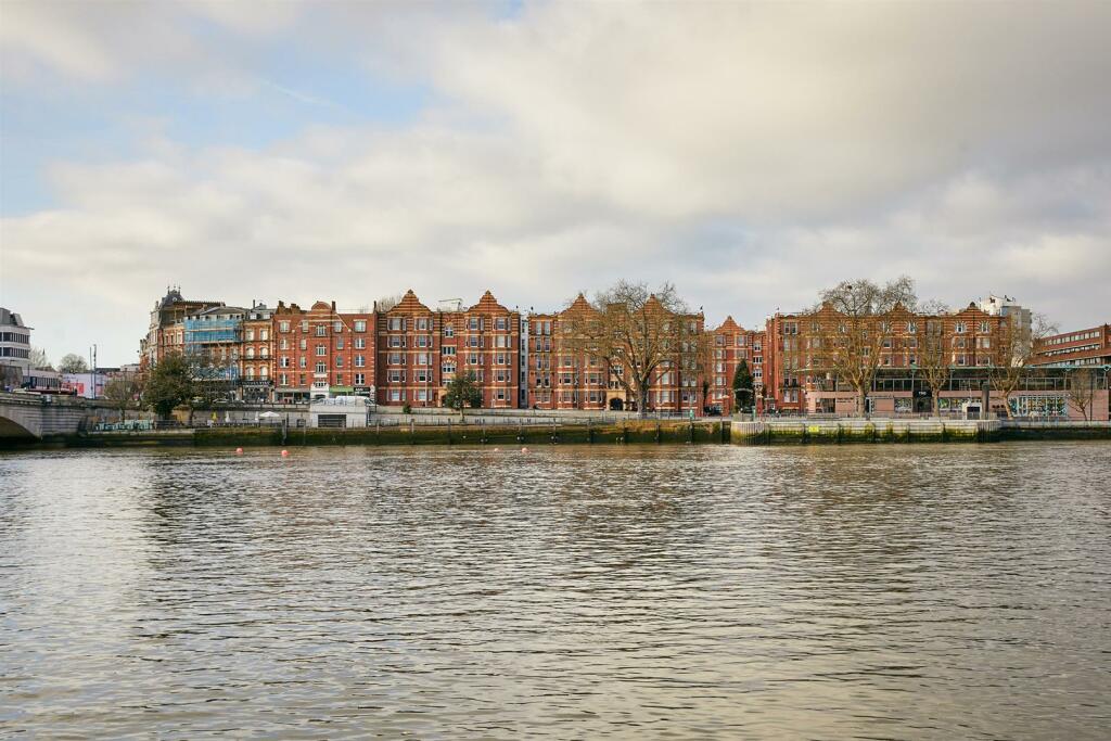 3 bed Apartment for rent in London. From River Homes - South West London Office