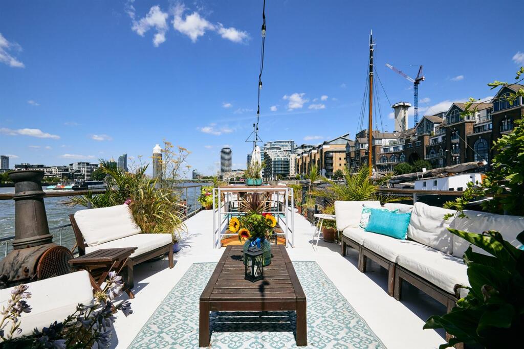 4 bed House Boat for rent in Battersea. From RiverHomes - South West London