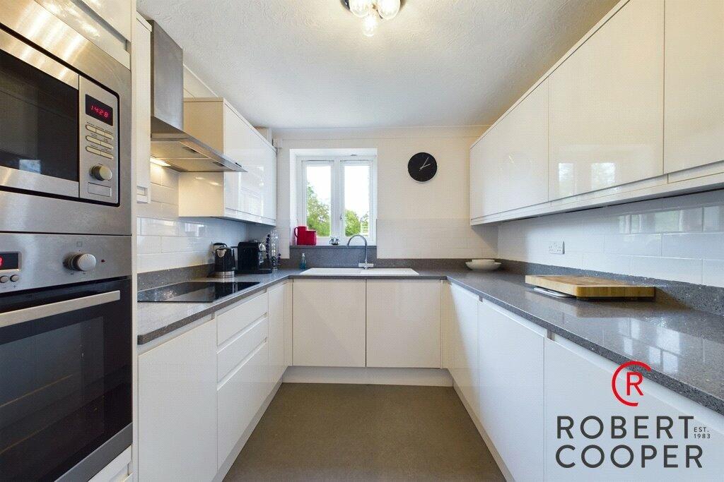 2 bed Apartment for rent in Pinner. From Robert Cooper and Co