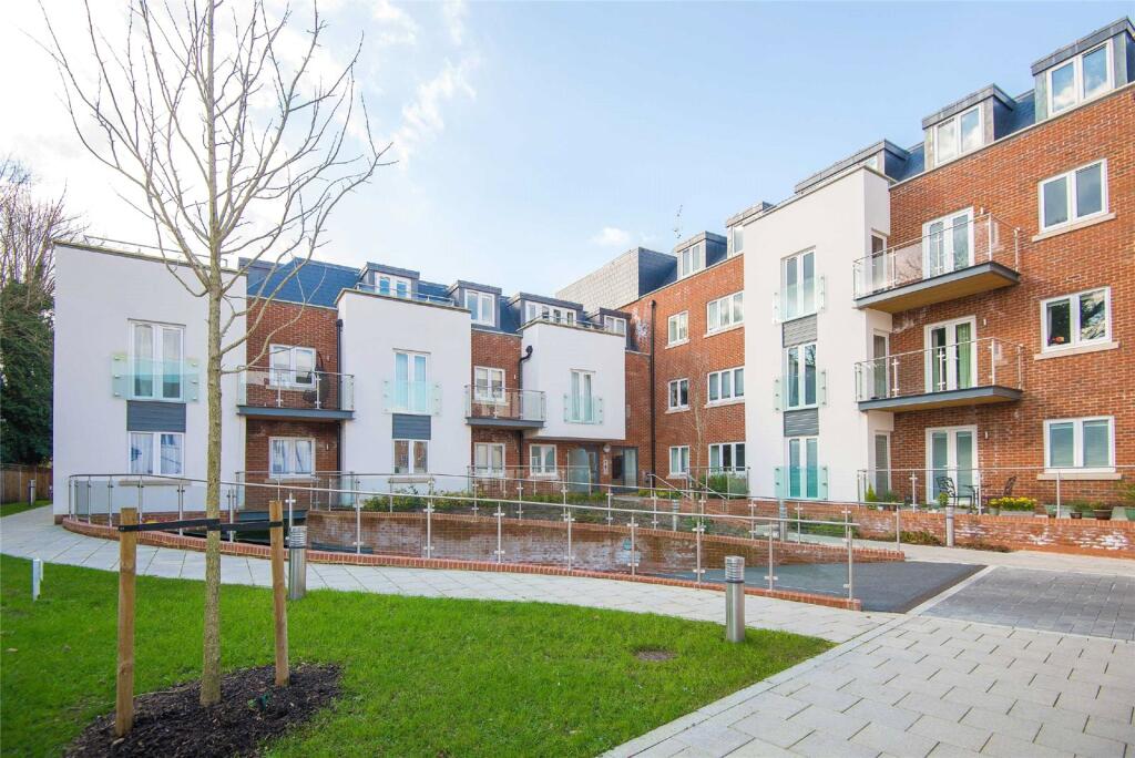 2 bed Apartment for rent in Pinner. From Robert Cooper and Co
