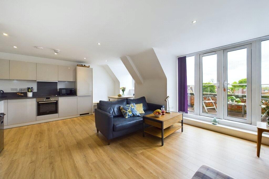2 bed Penthouse for rent in Pinner. From Robert Cooper and Co