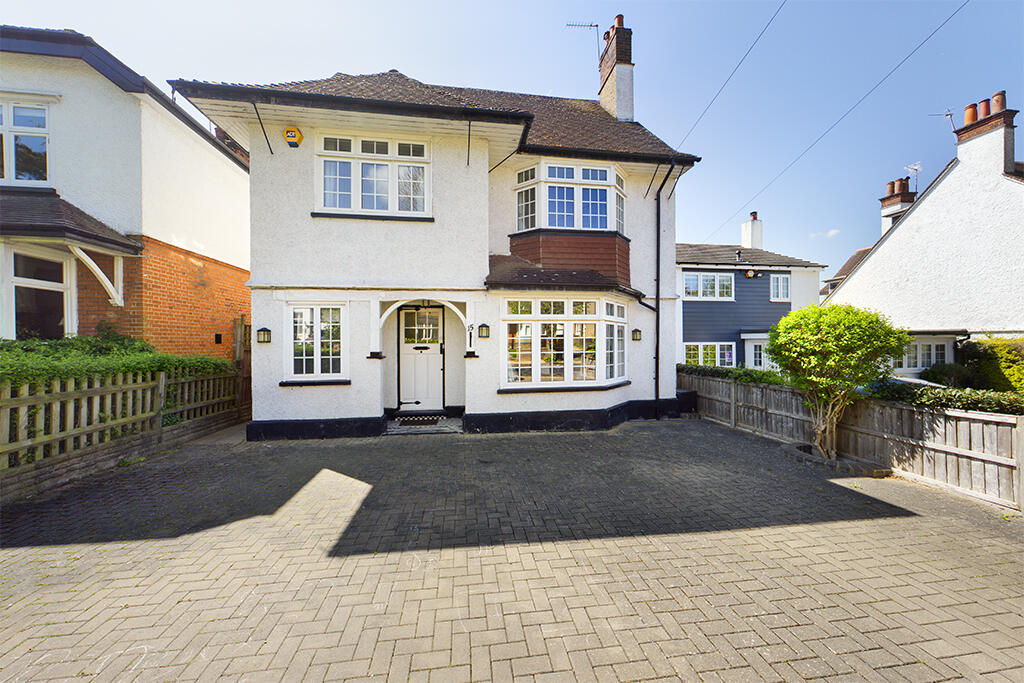 4 bed Detached for rent in Northwood. From Robert Cooper and Co