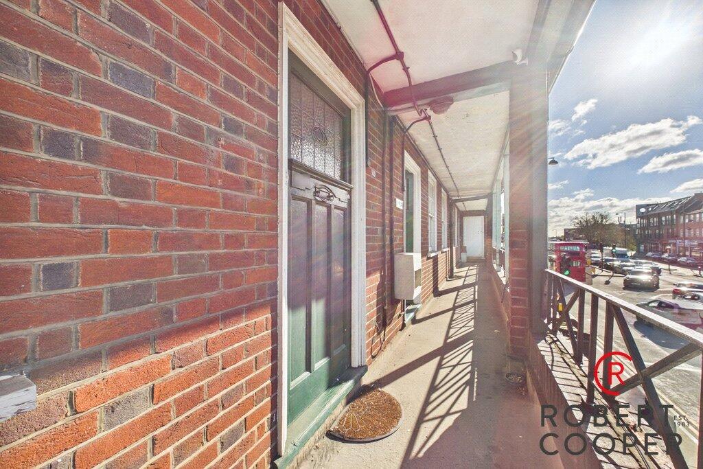 4 bed Apartment for rent in Pinner. From Robert Cooper and Co 4 bed Apartment for rent in Pinner. From Robert Cooper and Co
