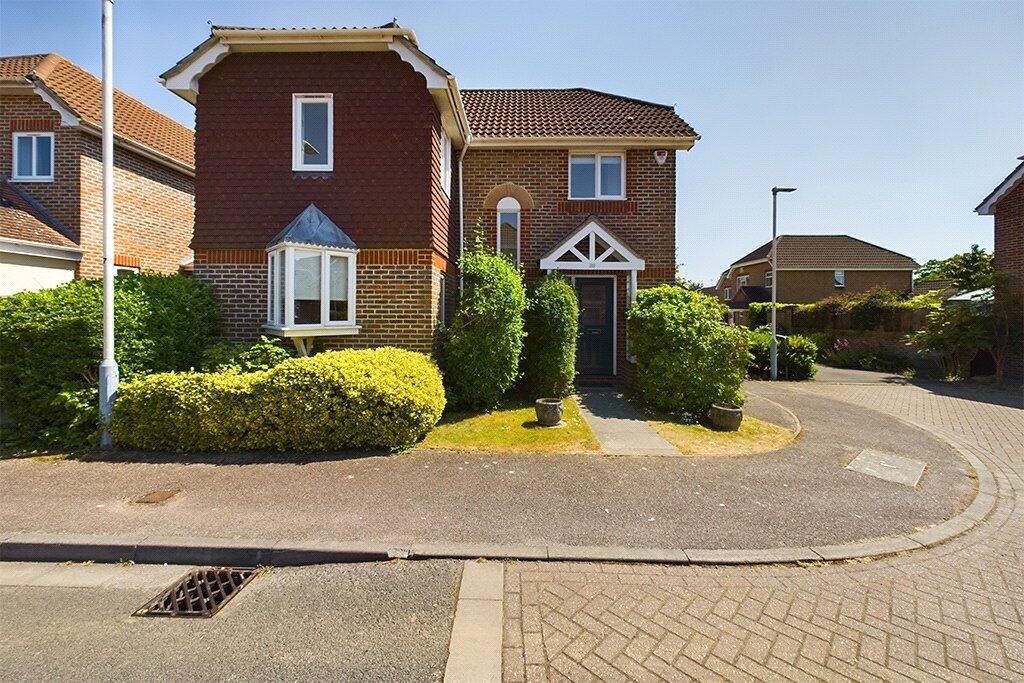3 bed Detached for rent in Pinner. From Robert Cooper and Co