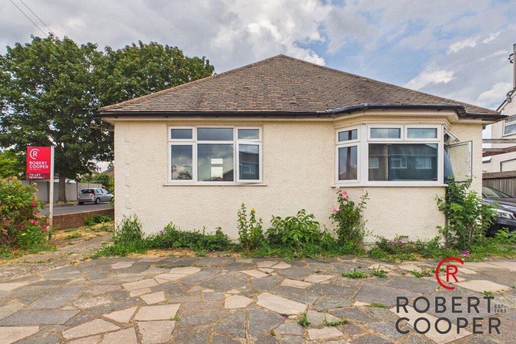 3 bed Bungalow for rent in Ruislip. From Robert Cooper and Co 3 bed Bungalow for rent in Ruislip. From Robert Cooper and Co